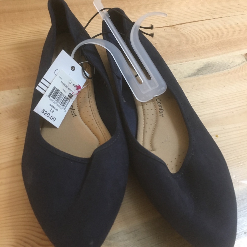 Women's Navy flats